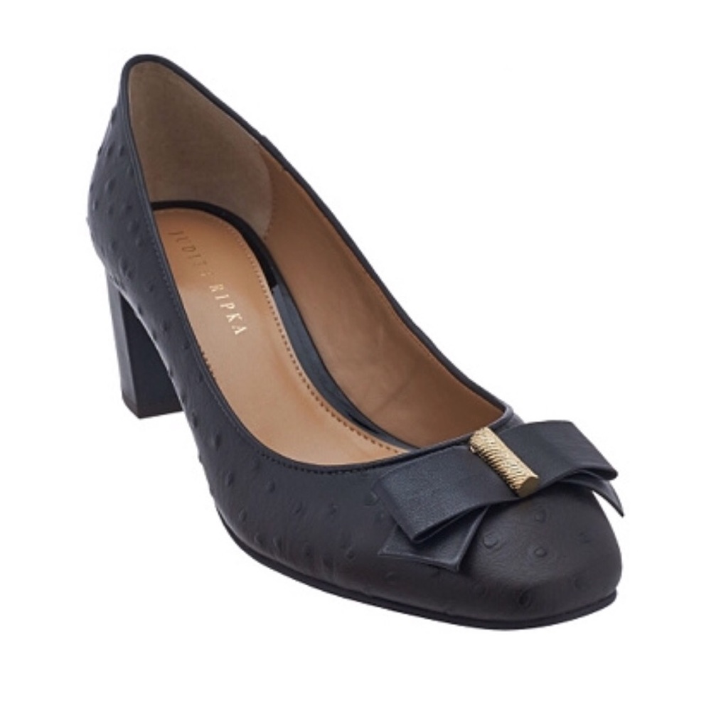 Like new Judith ripka ostrich leather bow pumps
